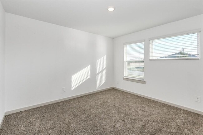 Building Photo - 7738 Robert Ln