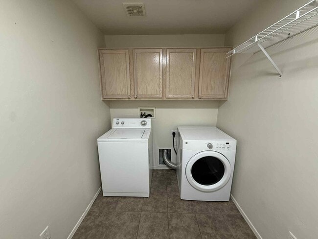 Building Photo - 640 W Emerald Key Dr