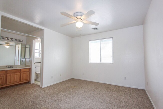 Building Photo - Three Bedroom Prescott Valley Duplex - APPLICATION PENDING