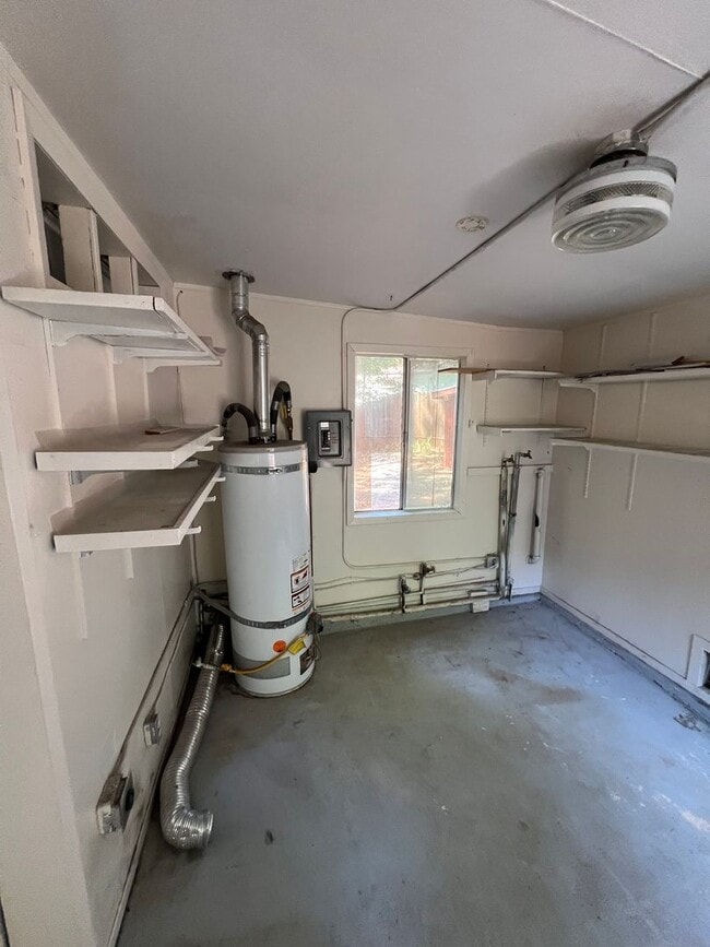 Building Photo - Magalia Home for rent, 1 car garage, 2 bed...