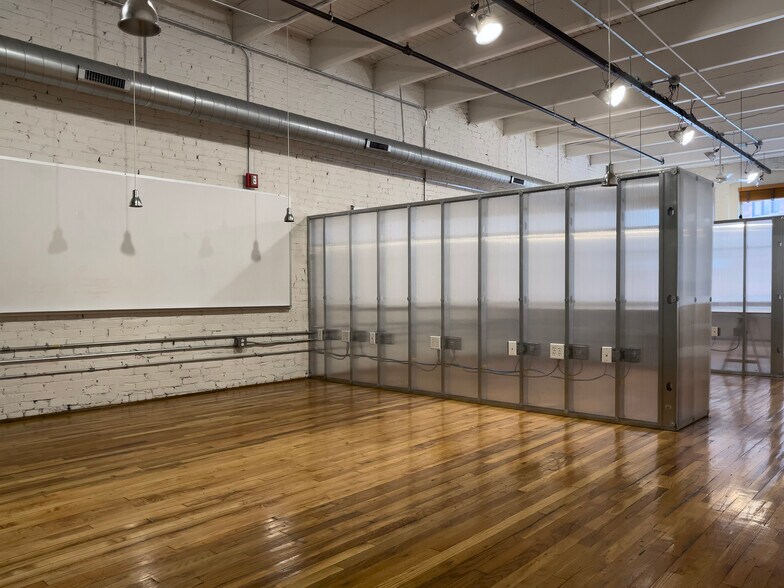 Building Photo - 945 Liberty Ave