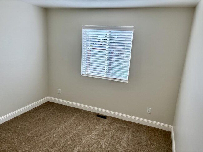 Building Photo - 2175 Roy Dr