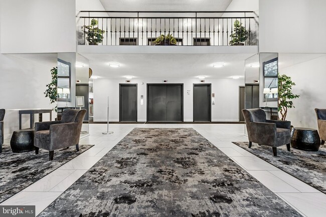Building Photo - 2059 Huntington Ave
