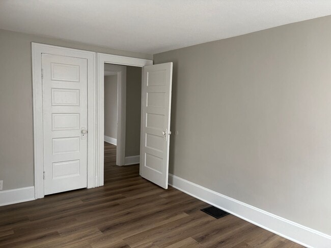 Building Photo - 3 Bedroom 1 Bath 2 Story Home