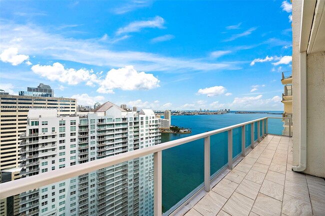 Building Photo - 1155 Brickell Bay Dr