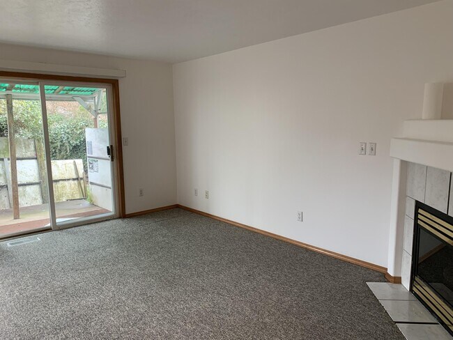 Building Photo - 2135 SE 90th Ave