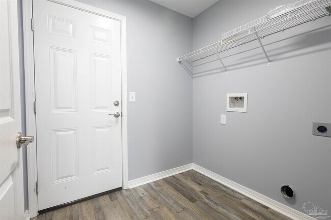 Building Photo - 3328 Broadview Cir
