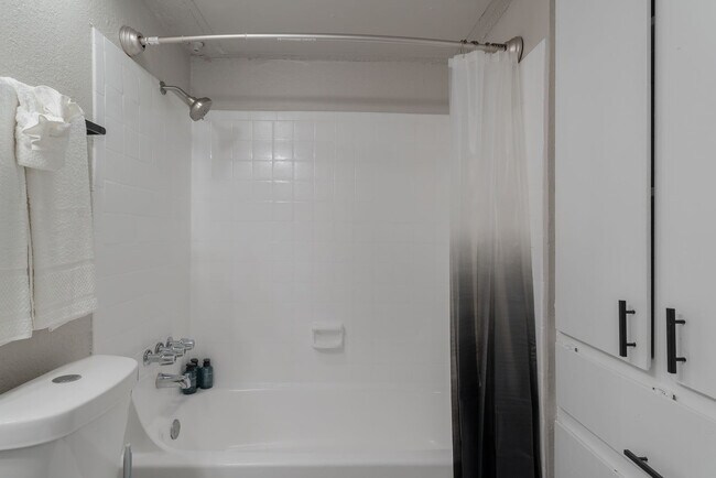 Building Photo - 2529 Thomason Cir