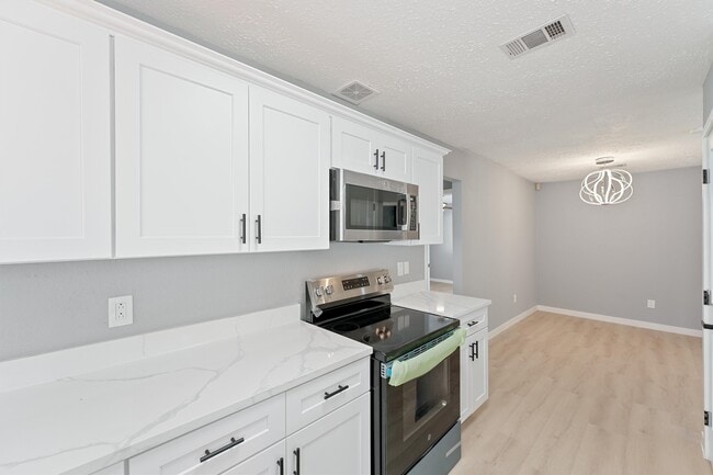 Building Photo - 9323 Goodmeadow Dr