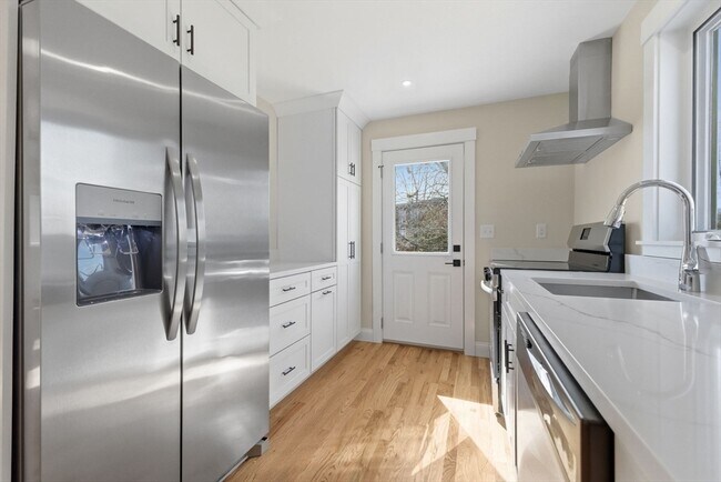 Building Photo - 20 Beacon St