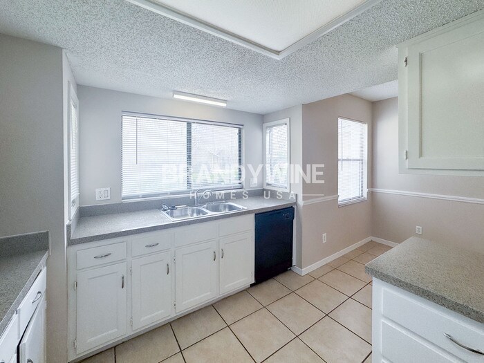 Building Photo - 8236 Weybridge Dr