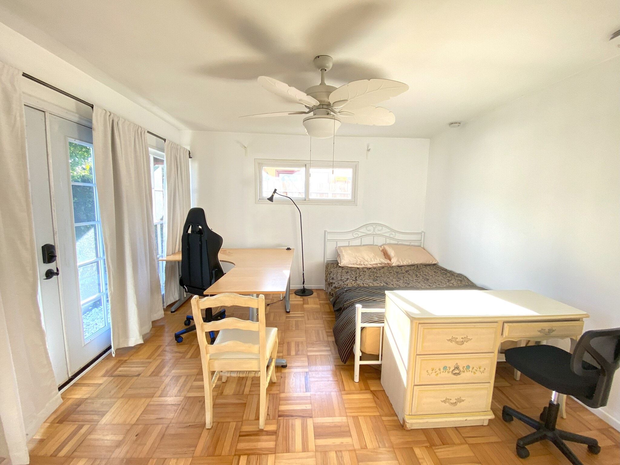 bedroom 2 - 2906 Overland Ave