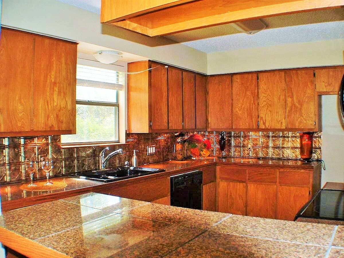 New glass top stove, microwave, disposal - 9810 Lake Ridge Dr