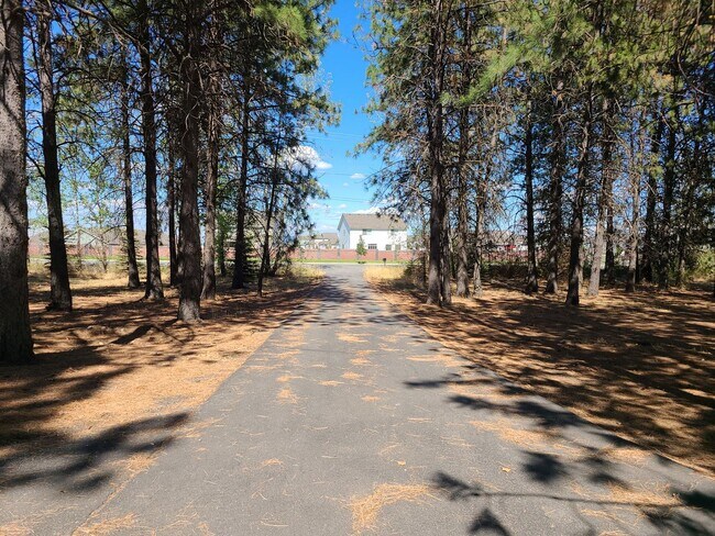 Building Photo - Beautiful Updated 3 bedroom 2.5 bath Hayde...