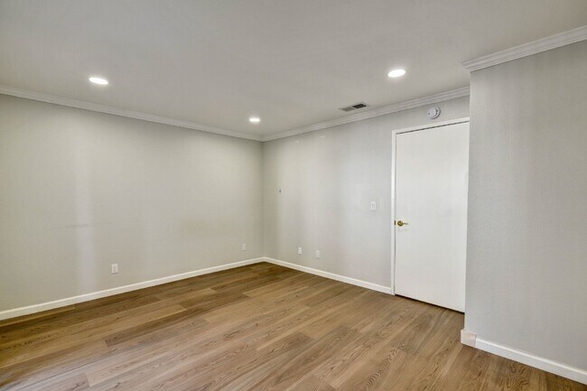 Building Photo - 614 San Conrado Terrace