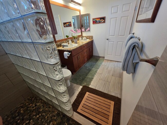 Building Photo - 1367 Kakae Pl