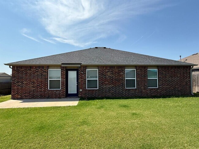Building Photo - 332 Blue Dr