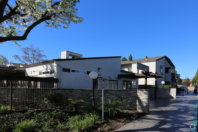 Primary Photo - Park Villas South