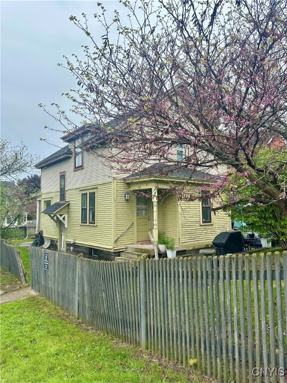 Building Photo - 923 Teall Ave
