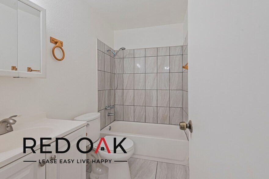 Building Photo - 227 E Ave 41