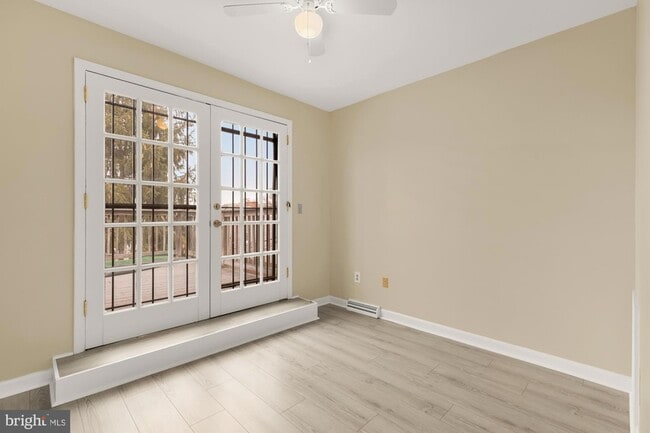 Building Photo - 650 E Street NE Unit A