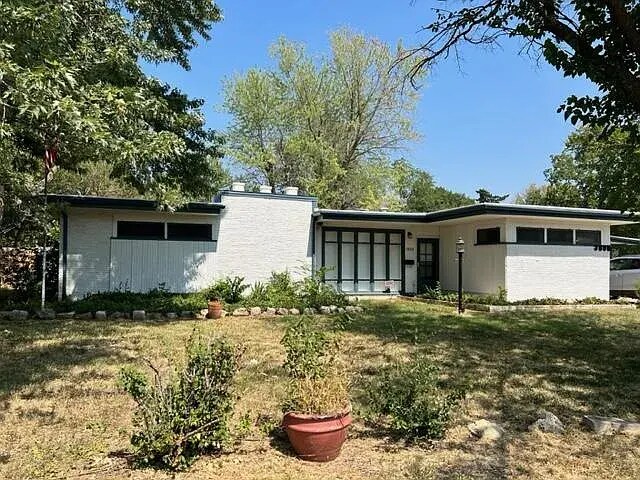 Building Photo - 3808 E Mount Vernon St
