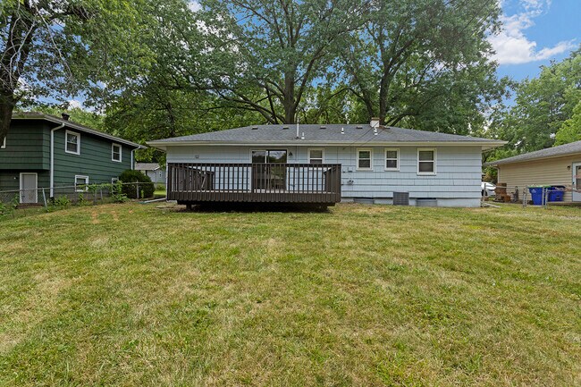 Building Photo - 622 NW Kay Dr