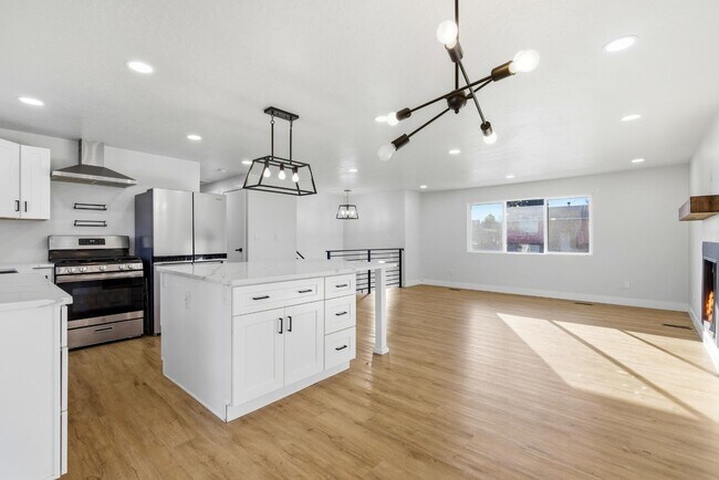 Building Photo - 5210 Woodledge Ave