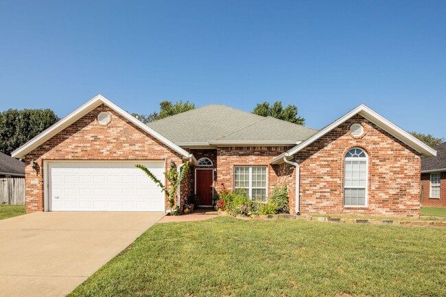 Building Photo - Beautiful Home in Quiet Subdivision