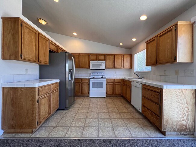 Building Photo - 3 bedroom Fernley home in Donner Trails, F...