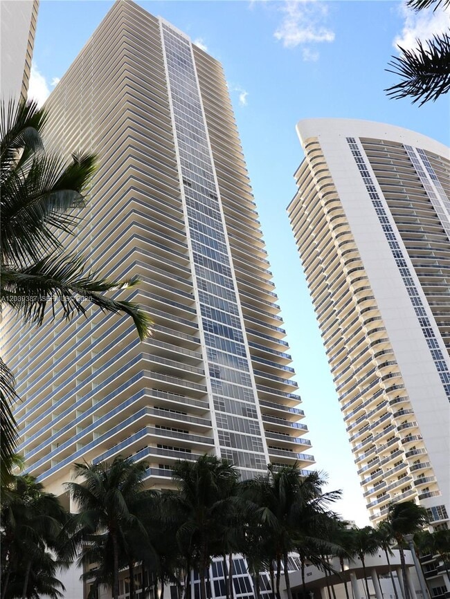 Building Photo - 1830 S Ocean Dr