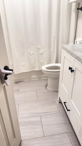 Building Photo - 7011 Cottonwood Cir