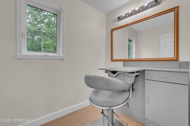 Building Photo - 352 Leesville Rd