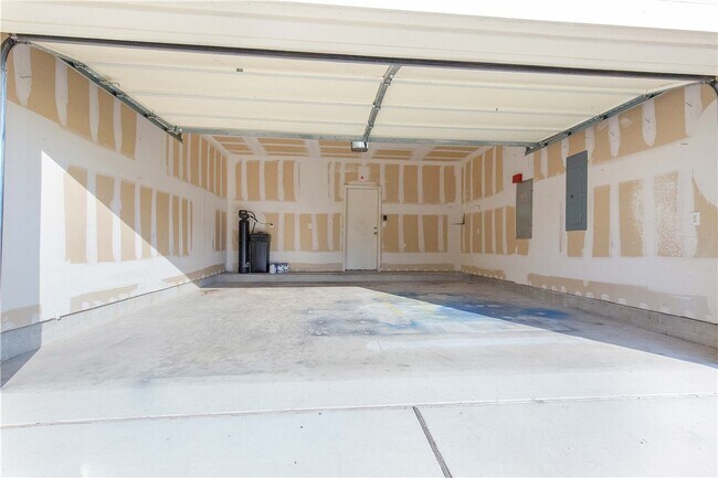 Building Photo - 1620 Bryant Dr