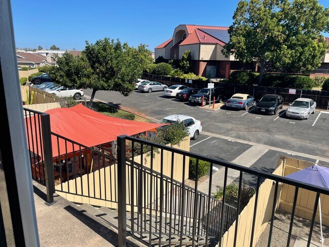 Building Photo - 3 Bed/ 2 Bath Clairemont Mesa