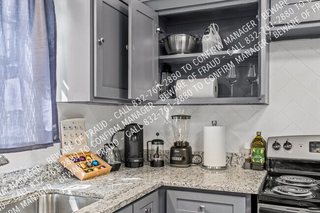 Building Photo - 12811 Pandora Dr