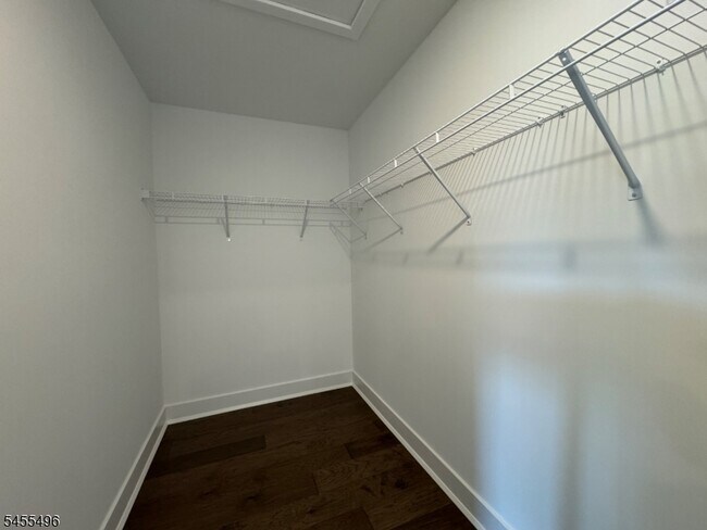 Building Photo - 71 Eastwood Ter
