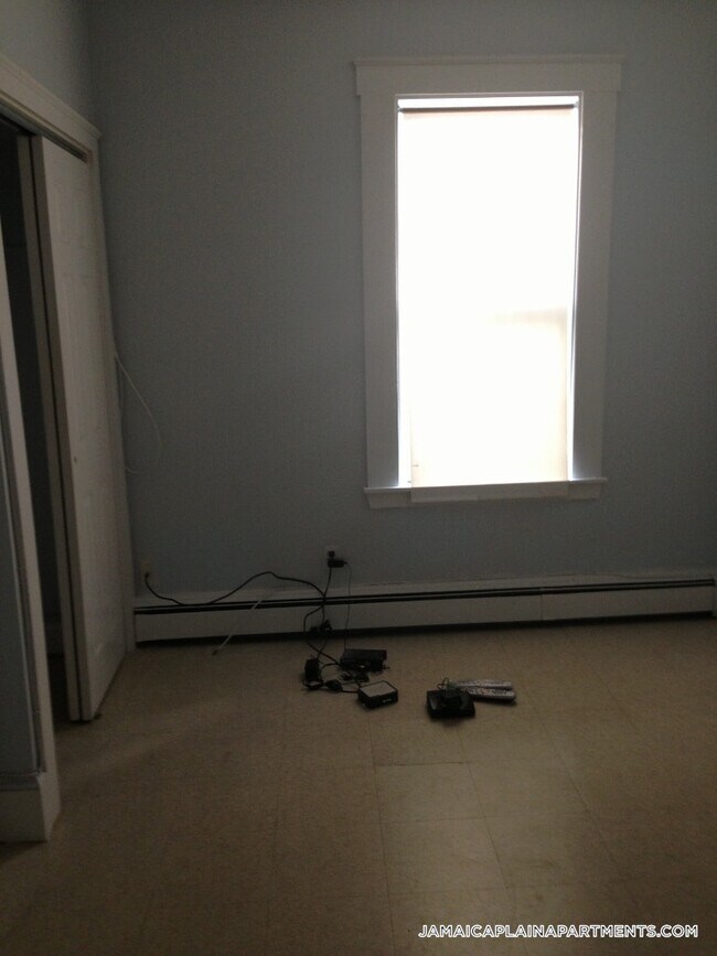 Building Photo - 36 Mozart St