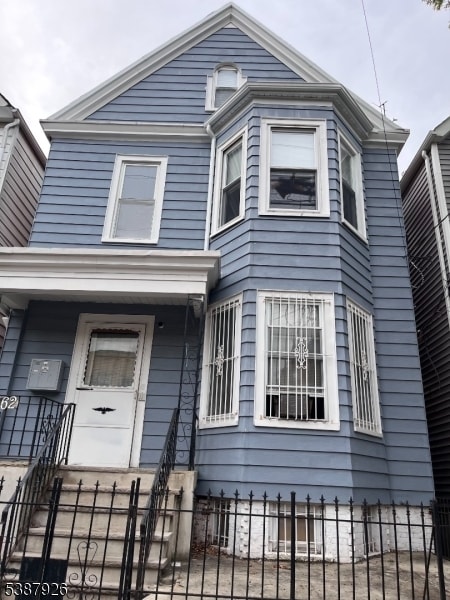Primary Photo - 162 Parker St