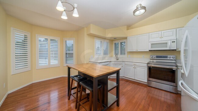 Building Photo - 8258 Cooper River Dr