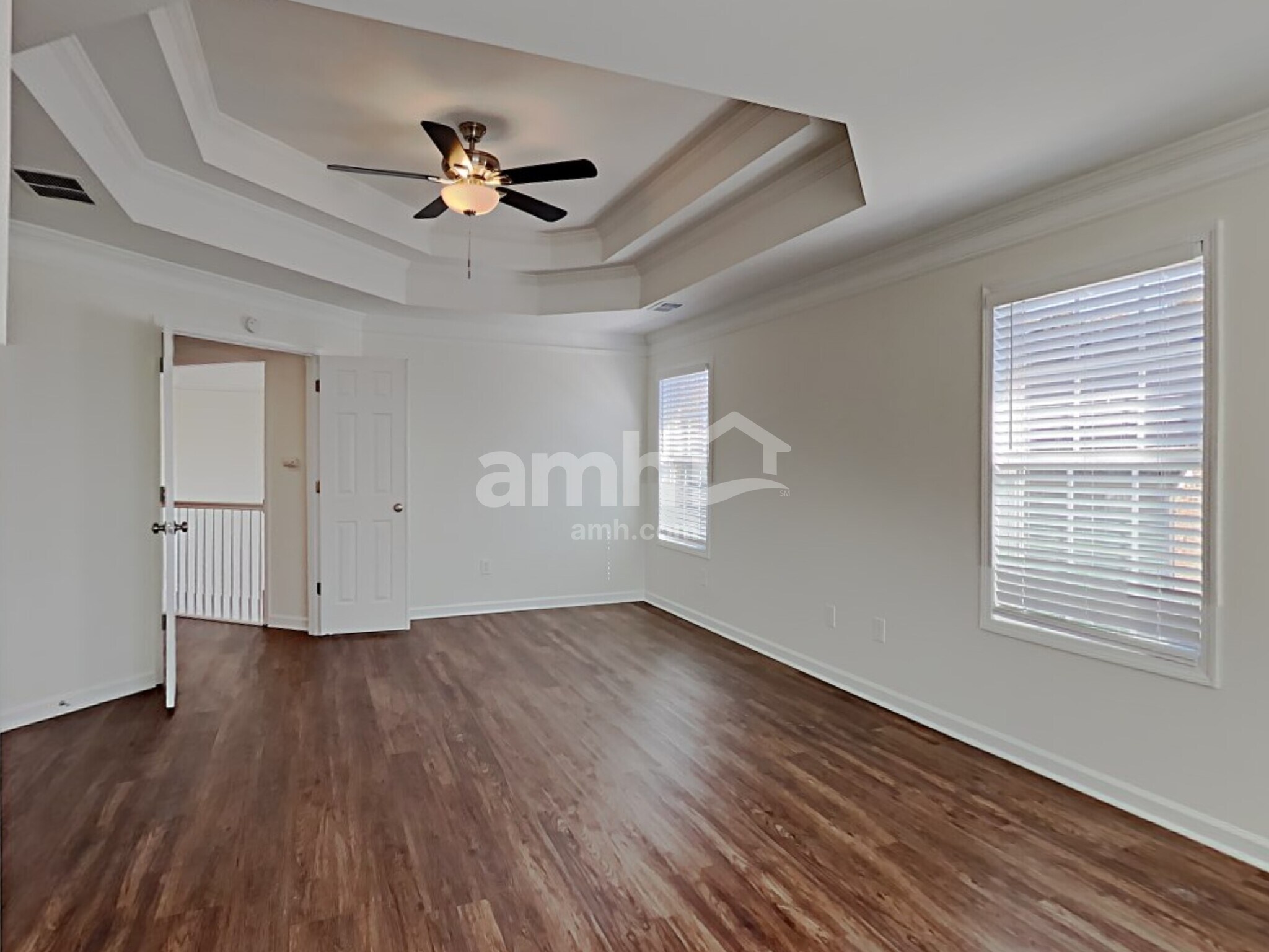 Building Photo - 979 Park Knoll Ct NE