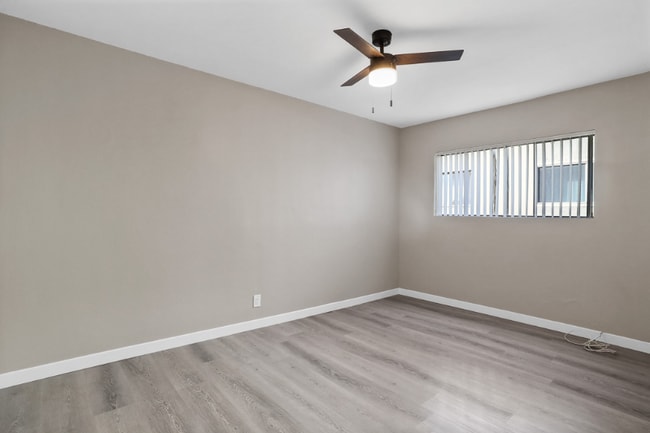 Building Photo - 1701 W Malvern Ave