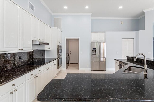 Building Photo - 15683 Cypress Park Dr