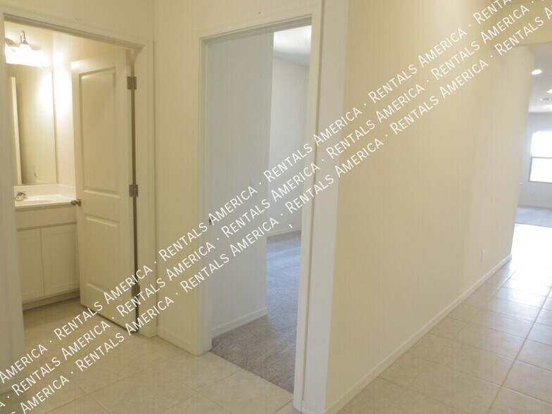 Building Photo - 378 S Borromeo Dr