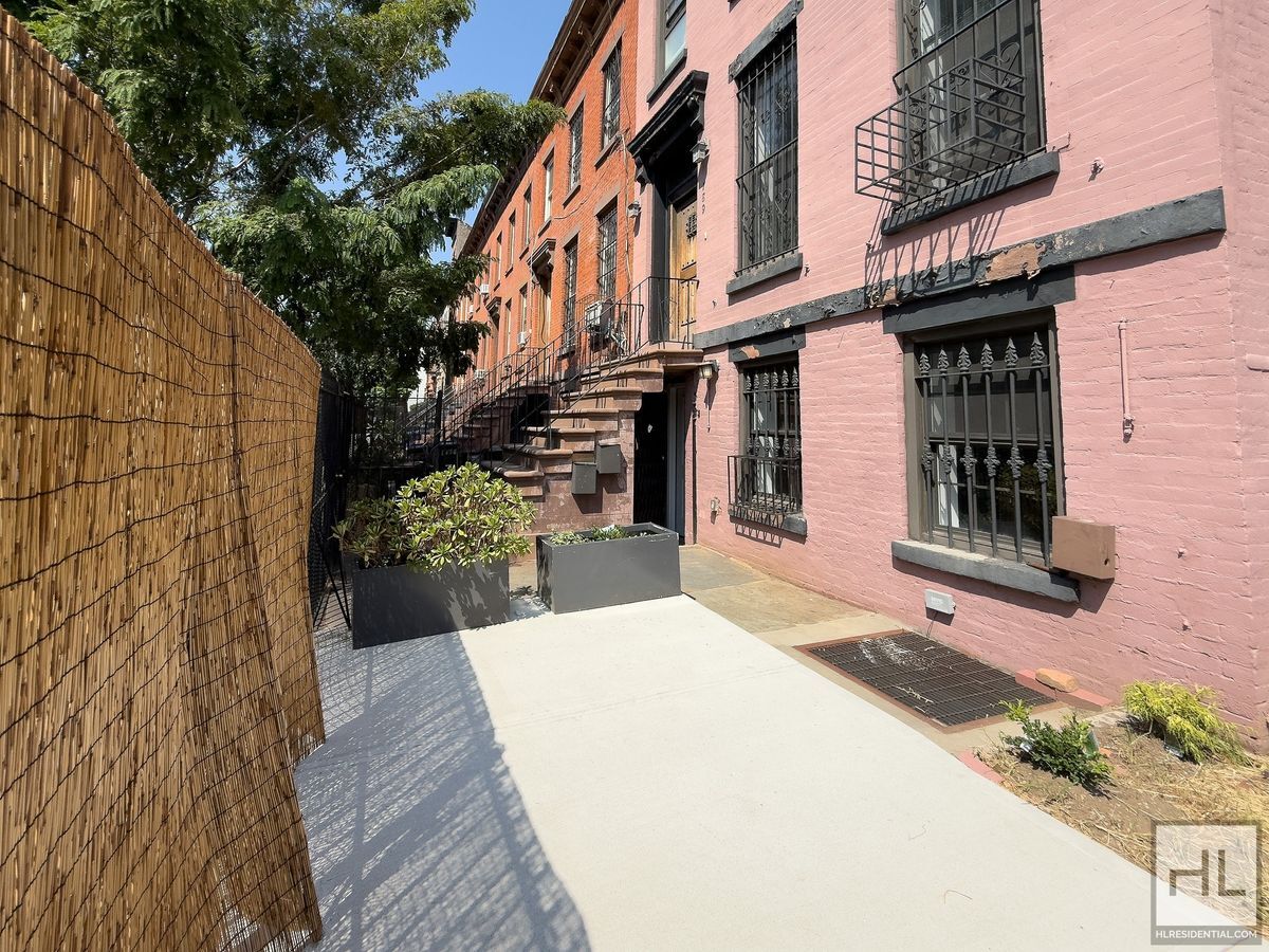 Building Photo - GREENE AVENUE / Spacious Bed-Stuy 2-Bed 1....