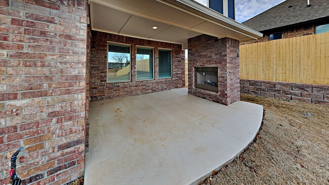 Building Photo - Very nice 3 Bedroom, 2 Bathroom 2 Car gara...