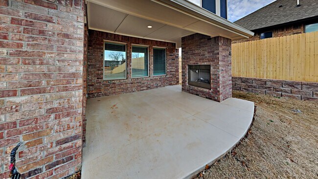 Building Photo - Very nice 3 Bedroom, 2 Bathroom 2 Car garage with Storm Shelter in East Edmond