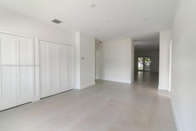Building Photo - 4765 SW 87th Ct