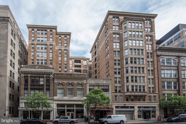 Primary Photo - 915 E St NW