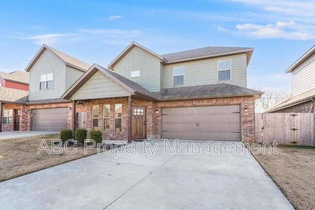 Building Photo - 3307 SW Hillstone Ave